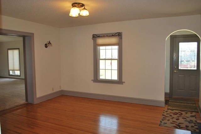 767 Shoreacres Dr, Fairmont, MN 56031 - entrance foyer with arched walkways, wood finished floors, and baseboards
