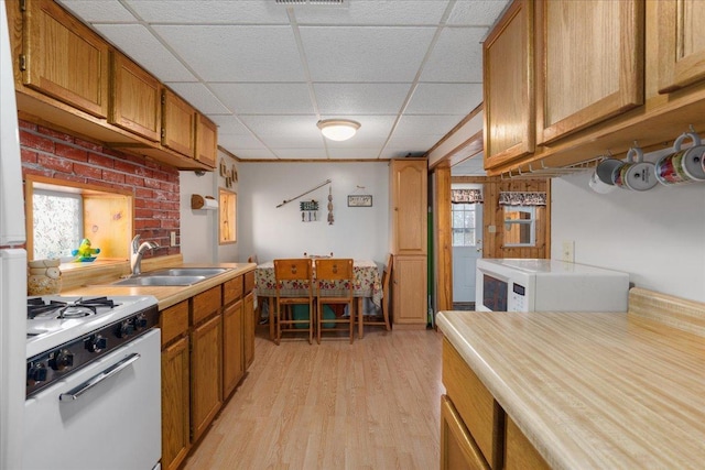 822 138th St Unit 32, Garfield Twp, WI 54001 - kitchen featuring light wood-style floors, a sink, gas range gas stove, and light countertops
