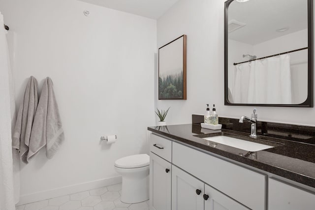 2301 Simply Living Ln, Hudson, WI 54016 - bathroom featuring vanity, baseboards, toilet, tile patterned floors, and a shower with curtain