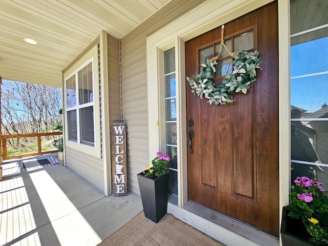 property entrance featuring a porch