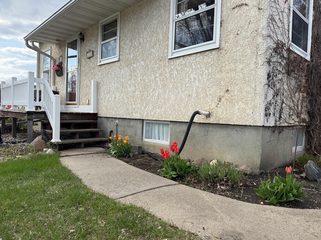 view of exterior entry featuring stucco siding