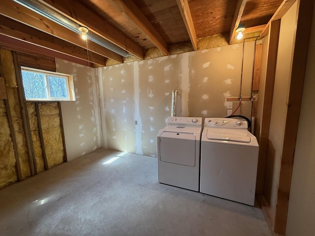 washroom with laundry area and washing machine and dryer