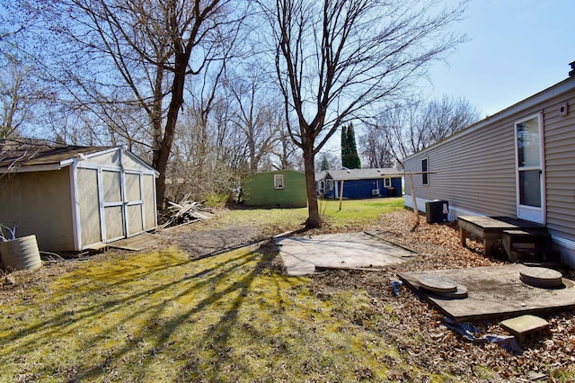 view of yard featuring a shed and an outbuilding