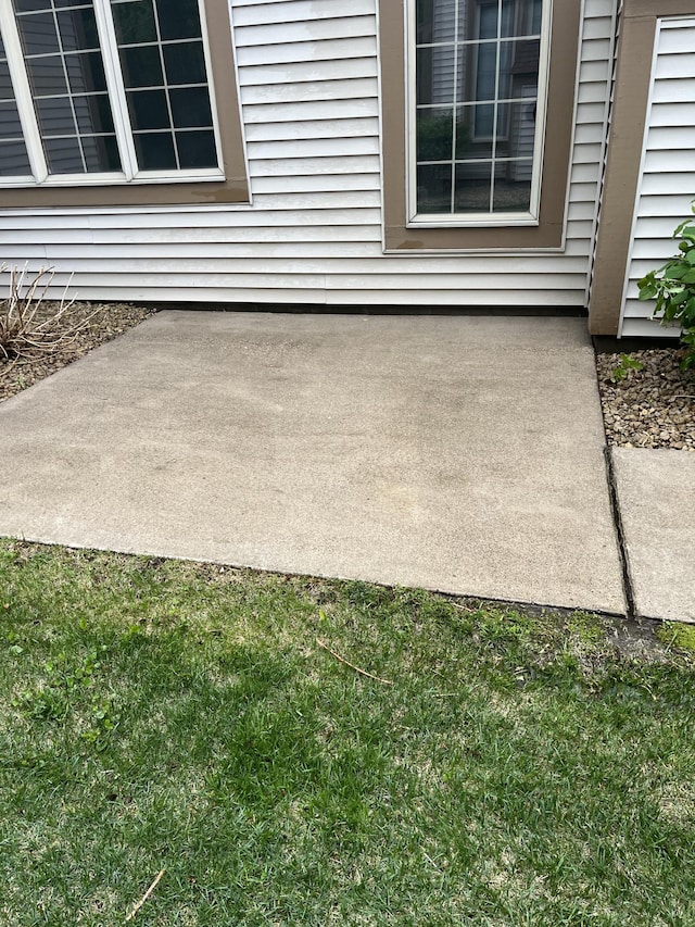 1904 Beebe Rd, Maplewood, MN 55109 - exterior view