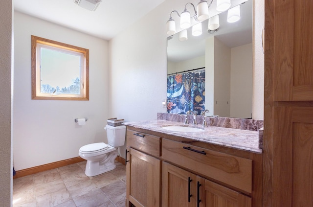 full bathroom featuring baseboards, toilet, and vanity