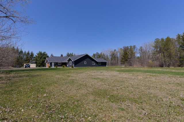 view of front facade featuring a front yard and an outdoor structure