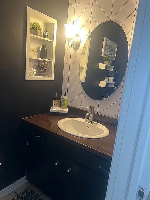 bathroom featuring backsplash and vanity