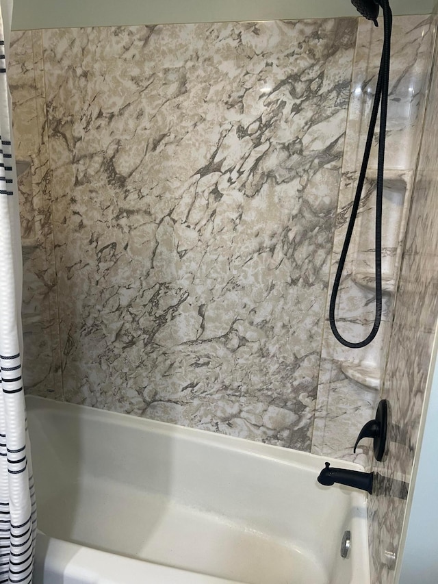 321 Meredith Rd, Albert Lea, MN 56007 - full bath with shower / bath combo with shower curtain