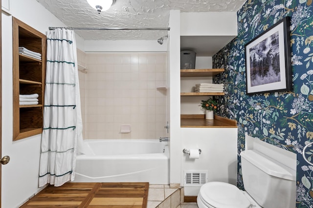 full bathroom featuring shower / bath combo, toilet, visible vents, wallpapered walls, and wood finished floors