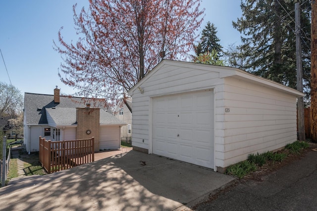 detached garage featuring concrete driveway