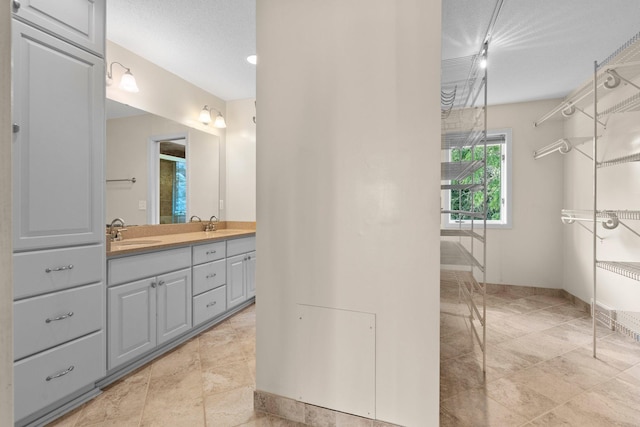 2405 Dianna Ln, Little Canada, MN 55117