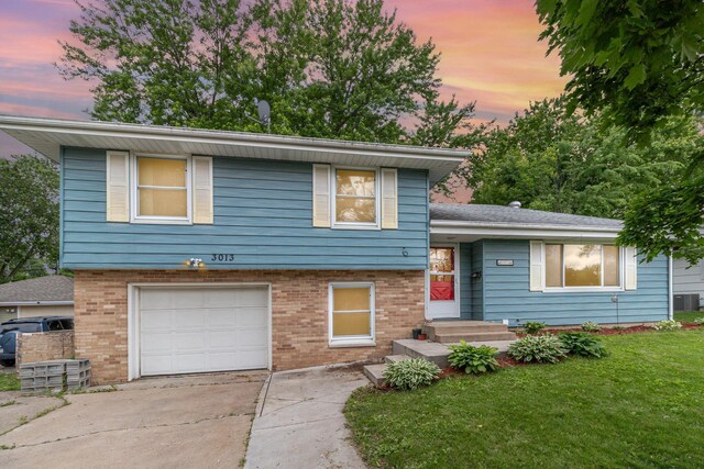 3013 Aquila Ave N, Crystal, MN 55427 - photo 1