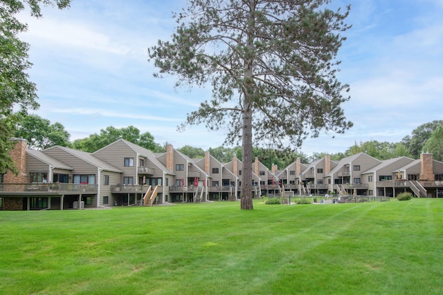 view of home's community featuring a residential view and a lawn