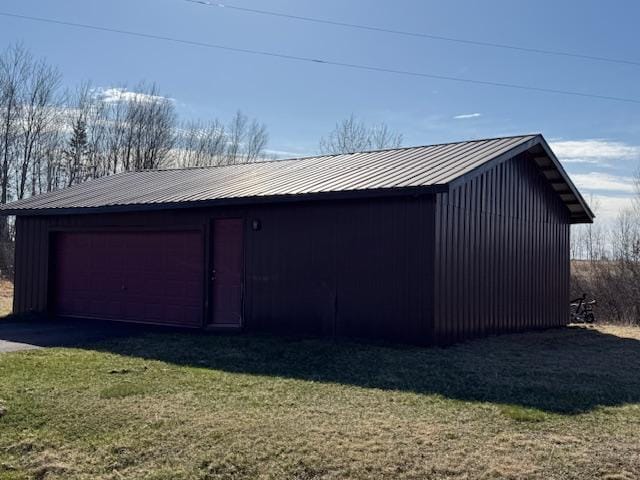 view of detached garage