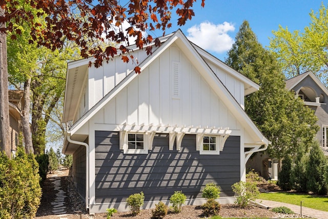 176 Peninsula Rd, Medicine Lake, MN 55441 - view of side of property with board and batten siding