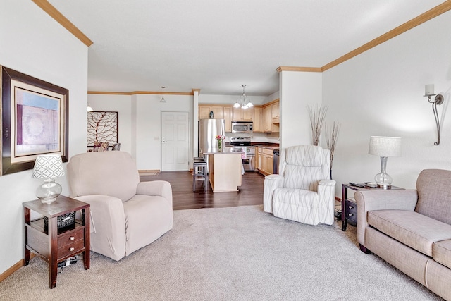 living area with crown molding, carpet floors, baseboards, and a chandelier