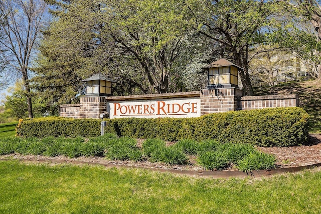 view of community / neighborhood sign
