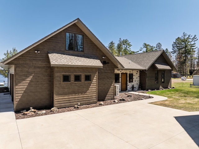 view of front facade featuring a front lawn and a patio