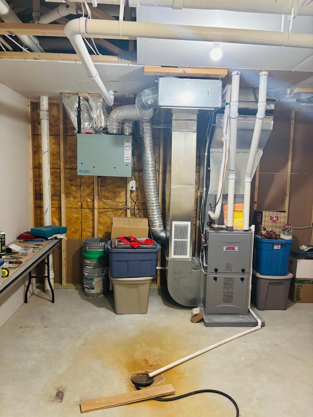 1008 Ruby St NW, Alexandria, MN 56308 - view of utility room