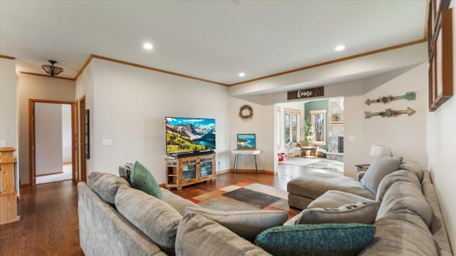 living room with wood finished floors, recessed lighting, ornamental molding, and baseboards