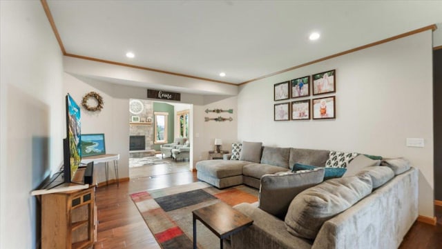 living room with recessed lighting, ornamental molding, and wood finished floors