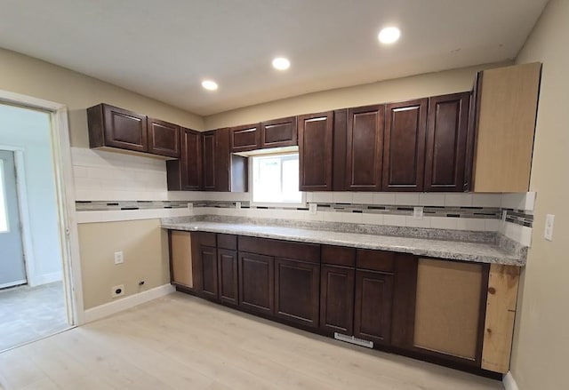 kitchen featuring tasteful backsplash, dark brown cabinetry, recessed lighting, baseboards, and light wood-type flooring