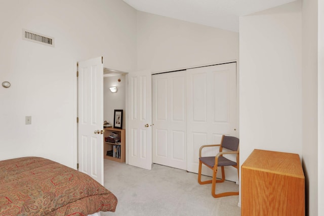 7540 Edinborough Way Unit 1319, Edina, MN 55435 - bedroom featuring light carpet, lofted ceiling, and a closet