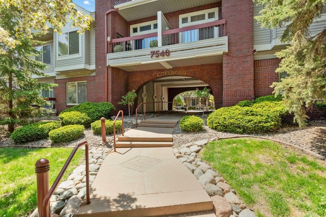 7540 Edinborough Way Unit 1319, Edina, MN 55435 - property entrance with brick siding