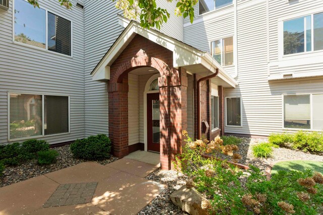 7540 Edinborough Way Unit 1319, Edina, MN 55435 - entrance to property featuring brick siding