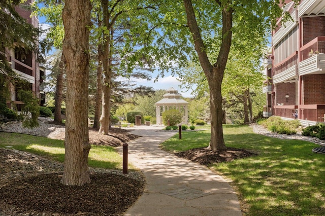 7540 Edinborough Way Unit 1319, Edina, MN 55435 - surrounding community featuring a gazebo and a lawn