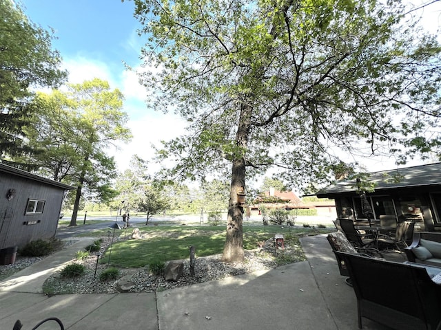 view of grassy yard featuring a patio