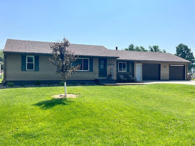 2604 19th Ave SE, Rochester, MN 55904 - single story home with an attached garage, a front lawn, driveway, and a shingled roof