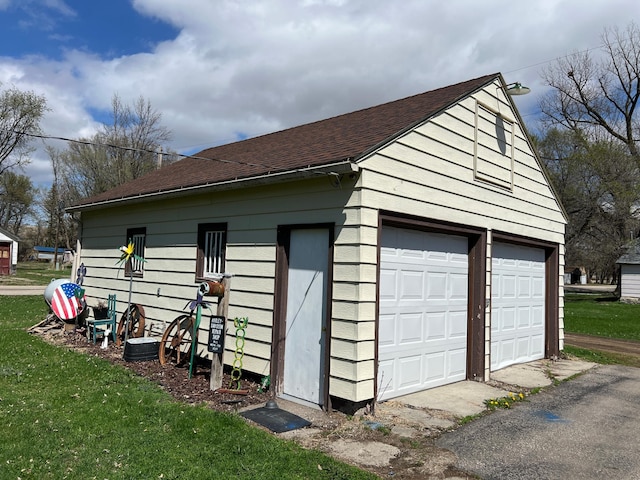 view of detached garage