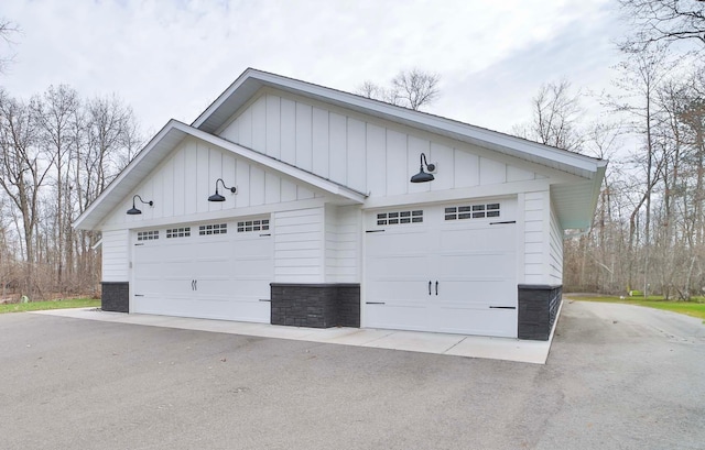 view of detached garage