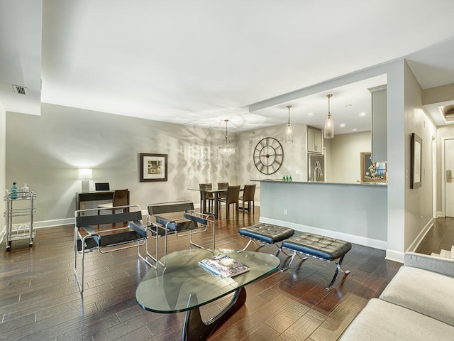1235 Yale Pl Unit 101, Minneapolis, MN 55403 - living area featuring recessed lighting, visible vents, hardwood / wood-style flooring, and baseboards