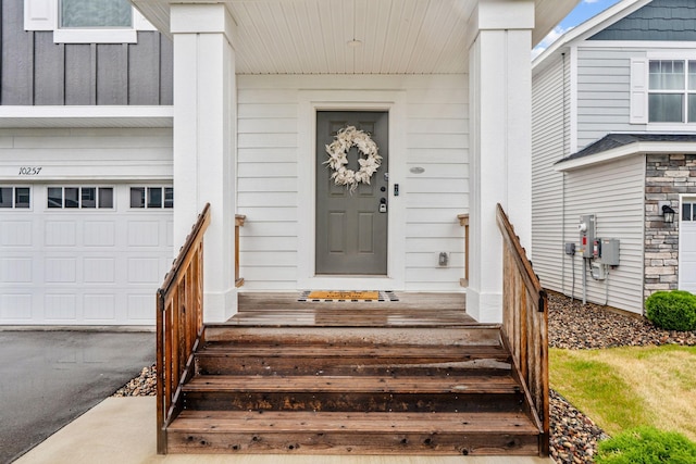 10257 Greenway Cir S, Cottage Grove, MN 55016 - entrance to property featuring an attached garage