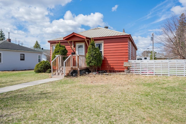 515 6th Ave, Grand Rapids, MN 55744 - bungalow-style home with metal roof, a front lawn, and fence