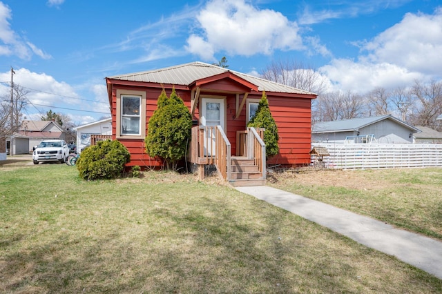 515 6th Ave, Grand Rapids, MN 55744 - bungalow featuring metal roof, a front lawn, and fence
