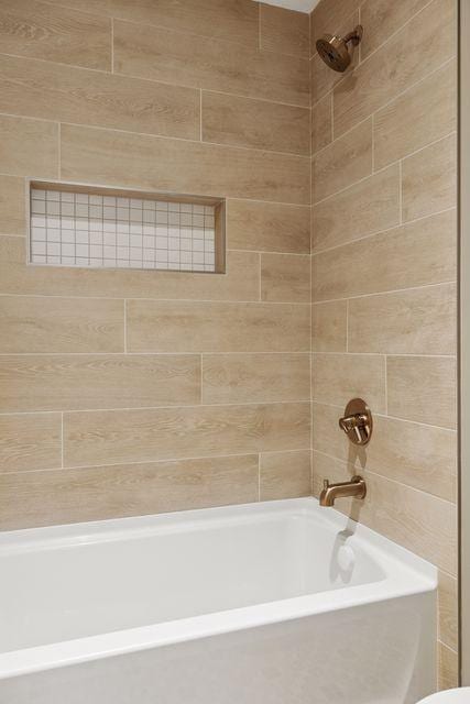 9399 Eagle Ridge Way, Chanhassen, MN 55317 - full bathroom featuring shower / bath combination