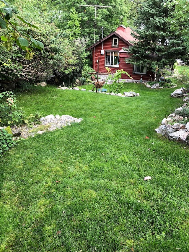 view of yard featuring a view of trees
