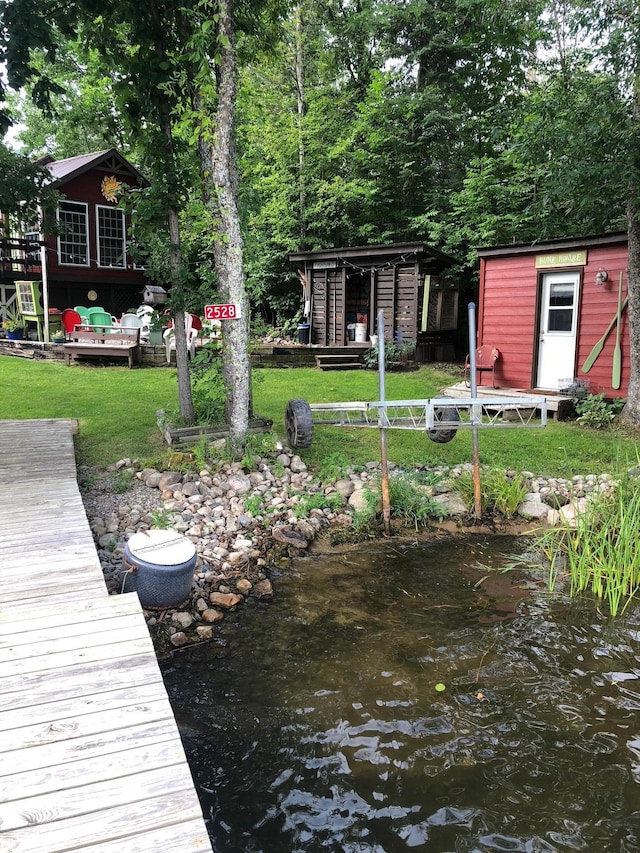 dock area featuring a yard
