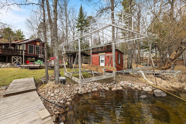 view of yard with an outbuilding