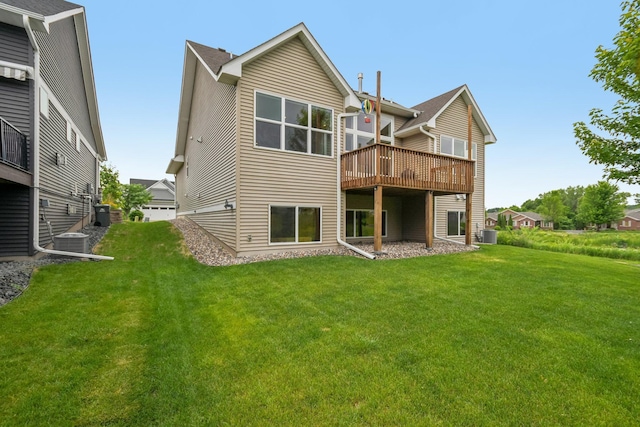 3623 Cove Point Cir NW, Prior Lake, MN 55372 - back of property with a lawn and a deck