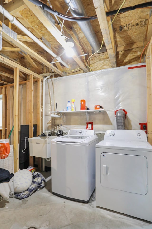laundry area featuring a sink, laundry area, and washing machine and dryer