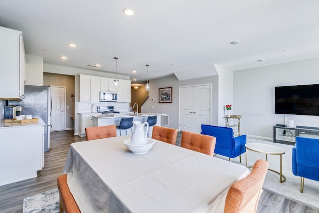 dining space with recessed lighting, baseboards, visible vents, and wood finished floors