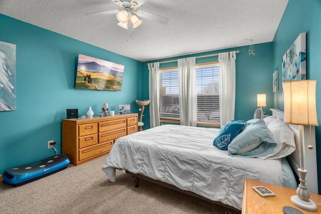 bedroom with carpet, a textured ceiling, and a ceiling fan
