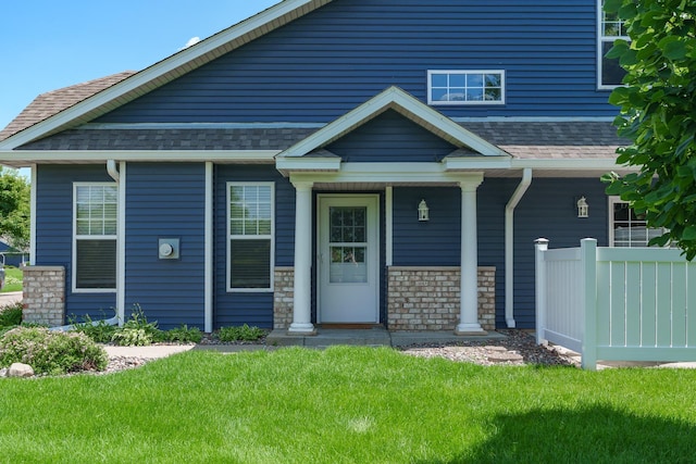 428 Hickory Ln N, Oakdale, MN 55128 - view of front facade with a shingled roof