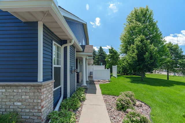 428 Hickory Ln N, Oakdale, MN 55128 - view of yard