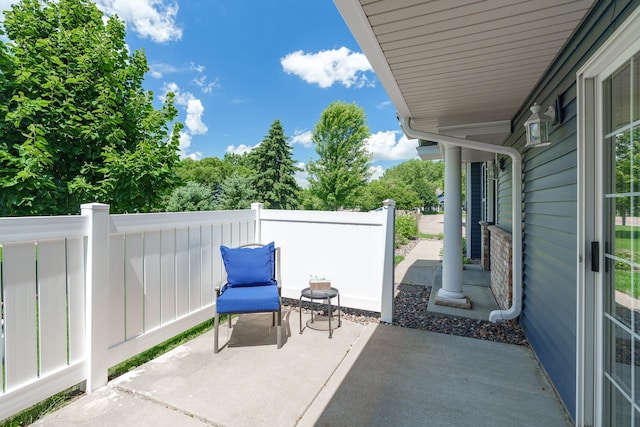 428 Hickory Ln N, Oakdale, MN 55128 - view of patio / terrace