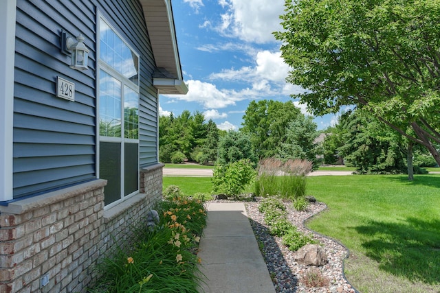 428 Hickory Ln N, Oakdale, MN 55128 - view of grassy yard